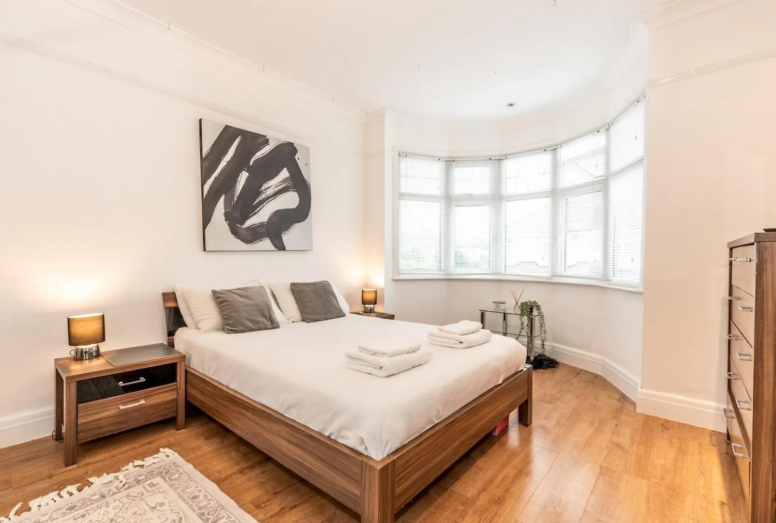 Spacious 4-Bed House Direct Link To Central London Pass The Keys United Kingdom